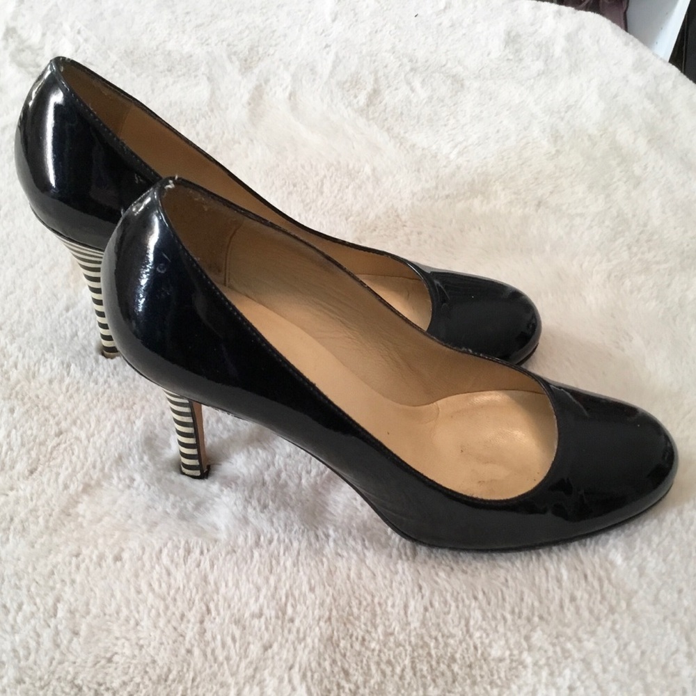 Kate Spade Black Patent Leather Round Toe Striped Heel Pumps - 7